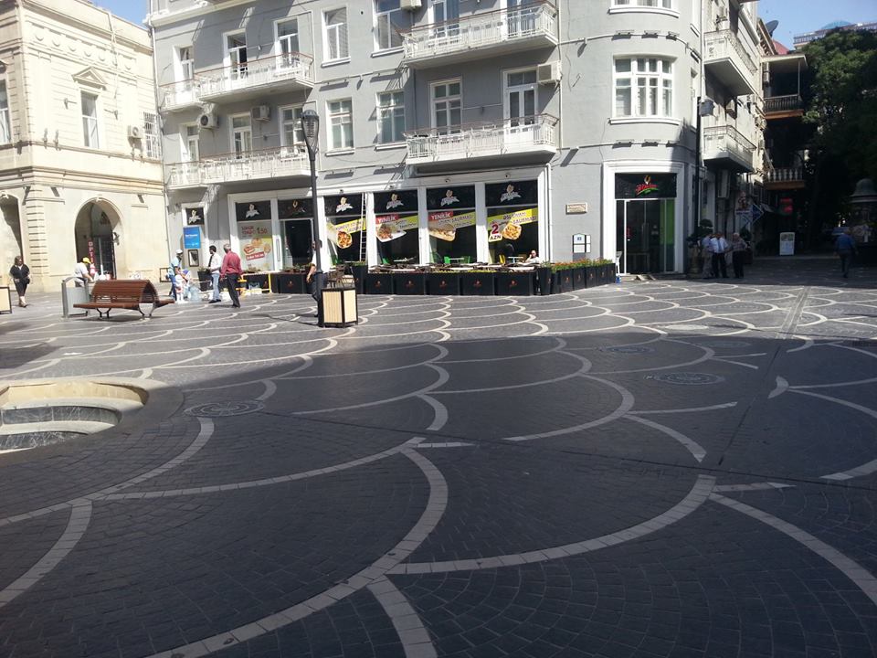 ‘Tarqovı’dakı məşhur restoranlar küçə ticarətinə yenidən başladılar -  FOTOLAR 