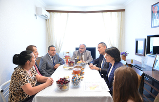 İsrail səfiri məcburi köçkünlərin yaşayış şəraiti ilə tanış olub