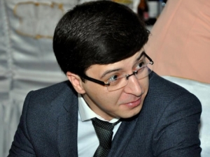 Niyə iqtidarı bu qədər ürəkdən müdafiə edib, özünə düşmən qazanırsan?