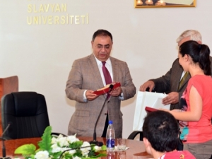 Asim Mollazadə tələbələrlə görüşdü