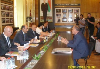 Mədəniyyət və Turizm naziri Əbülfəz Qarayev Gəncədə vətəndaşları qəbul etdi