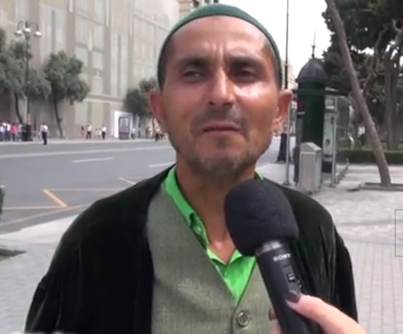 Bakıda özünü Allahın köməkçisi adlandıran adam peyda oldu -  VİDEO 
