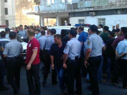Bakıda qız üstündə kütləvi dava - FOTOLAR