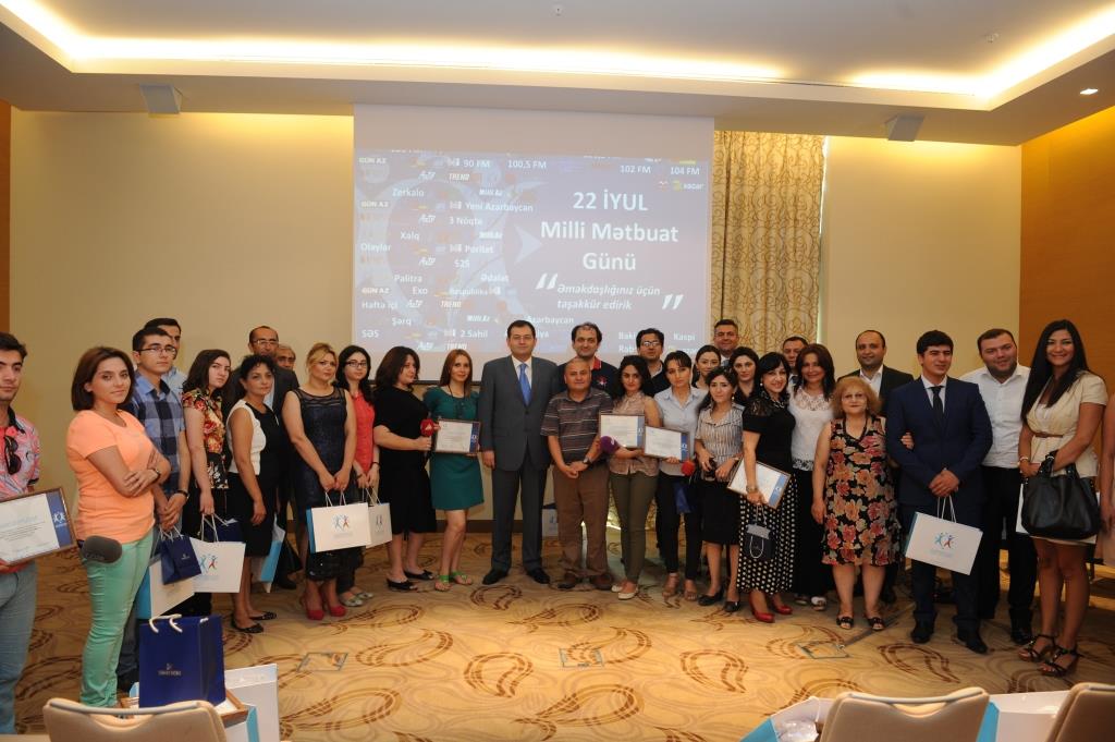 AZXEBER.COM-a 1 gündə 2 mükafat verildi -  FOTOLAR 