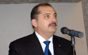 İcra başçısı keçmiş deputatı məhkəməyə verdi