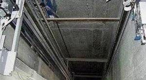 Azyaşlı uşaq liftin şaxtasına yıxıldı