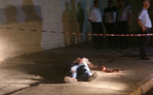 Bakıda küçənin ortasında adam bıçaqlandı -  FOTO 