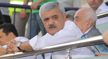 Rövnəq Abdullayevdən Qurban Qurbanova 
