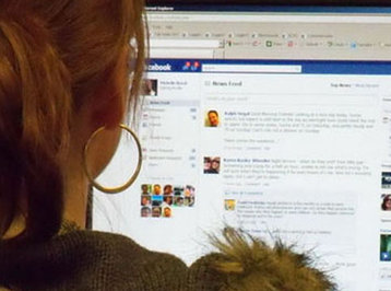 Bakıda gənc qızın Facebook macərası oğlanlar arasına qan saldı