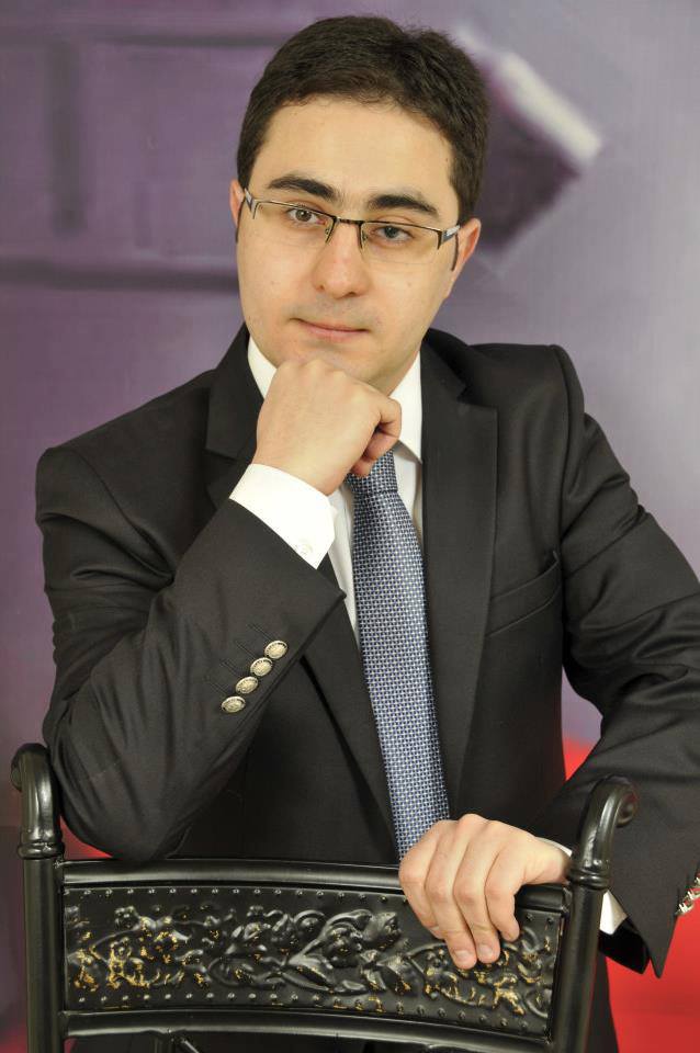 Yaddaşımı bir külək vərəqləyə...