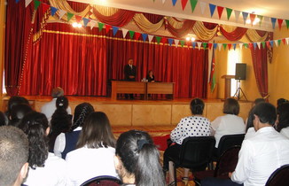 Asim Mollazadə şagirdlərə vətənpərvərlik mövzusunda dərs deyib