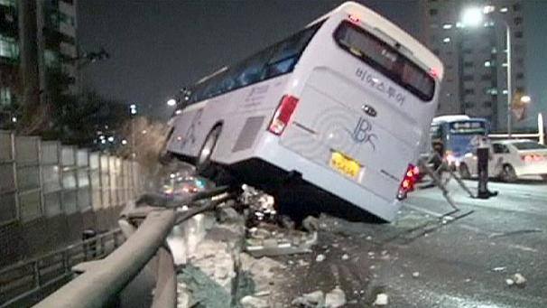 Bakıda 2 sərnişin avtobusu toqquşdu