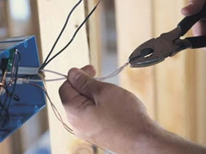 Tovuzda elektrik şəbəkəsinin işçisi iş başında ölüb