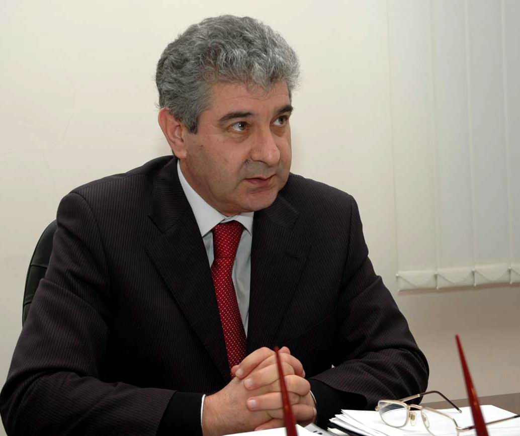 Əli Əhmədov: “Kadr islahatları olacaq”