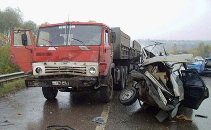 Azərbaycanda gəlin korteji qəza törətdi,polis öldü