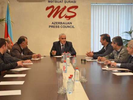 İki qəzet “reket” elan edildi