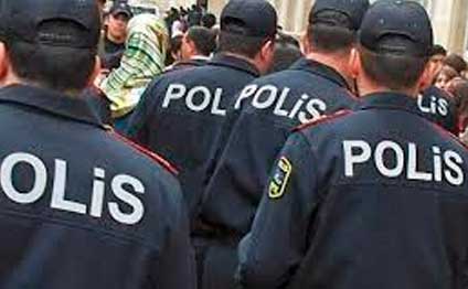 Bakıda məhkəmə binası qarşısında insident: 4 polis yaralandı