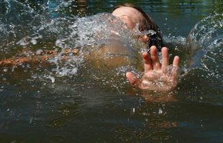 İki nəfər suda boğularaq həyatını itirib
