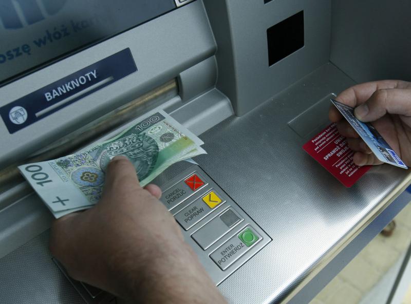 Azərbaycanda bankomatı yarıb, içindən xeyli pul apardılar