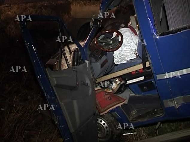 Ağstafada mikroavtobus “Kamaz”la toqquşub: ölənlər və yaralananlar var
