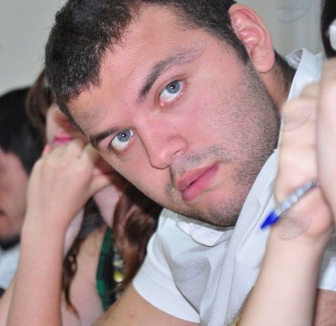 Səni aləm tanıyır, məşhur adam