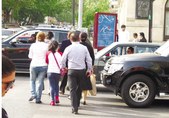 Bu il yol polisi piyadalardan 2 milyon manat cərimə yığıb