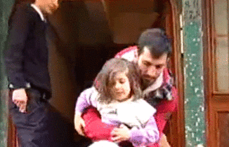 Şok video: -Yuxudan ayılan uşaq anasının qanlı cəsədini gördü 