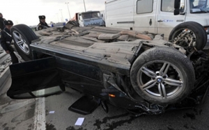 Bakıda ‘BMW’ aşdı -  Yolda tıxac yarandı 