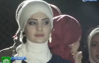 Müsəlman gözəlləri yaraşıqlı paltarlarda -  VİDEO