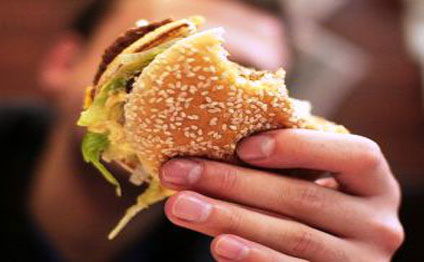 ‘McDonalds’ın hamburgerindən siçovul quyruğu çıxdı
