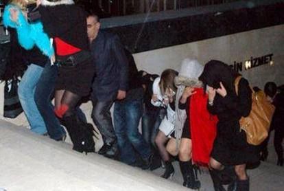 Türkiyədəki azərbaycanlı fahişə: - "Ata-anam hacıdır" 