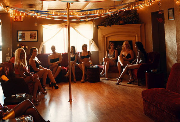 Əhmədlidəki otel fahişəxana imiş