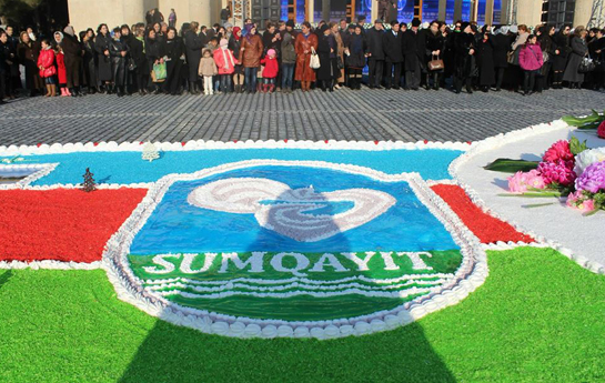 Sumqayıtdakı 52 metrlik tort -  FOTOLAR