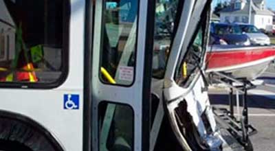 Bakıda daha bir sərnişin avtobusu qəza törətdi