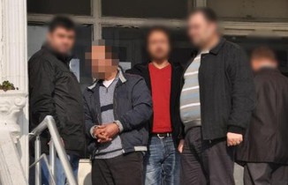 Manyak ata gəlin köçən qızını zorladı