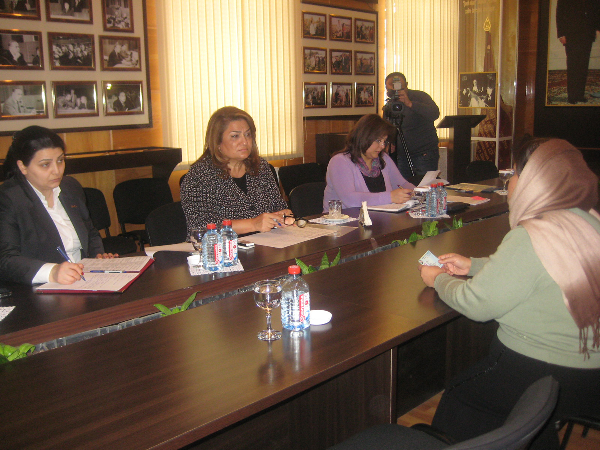 Gəncədə vətəndaşlar qəbuldan razı qaldılar -  FOTOLAR 