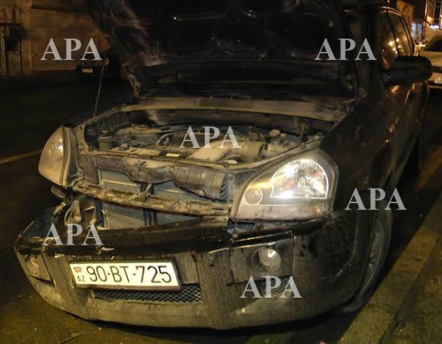 Bakıda üç avtomobilin toqquşması ilə nəticələnən qəza baş verib -  FOTOLAR 