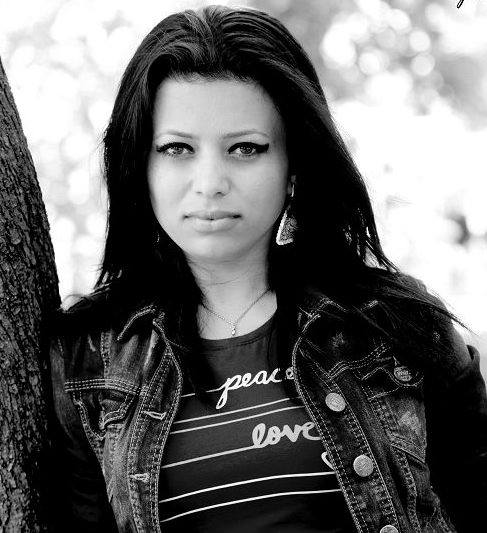 İradə Cəlil: "Sevgidən, azad seksdən yazıb hissiyyatlı, duyğulu olduğunu göstərirlər" - MÜSAHİBƏ + FOTOLAR