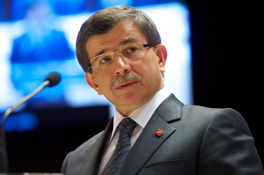 Əhməd Davudoğlu Suriyada döyüşən azərbaycanlılar haqqında danışdı