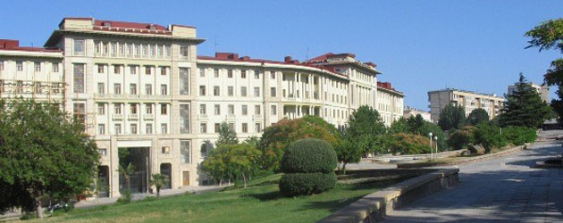 Dövlət qurumlarında çalışan elmi dərəcəsi olan işçilərin maaşları artırıldı