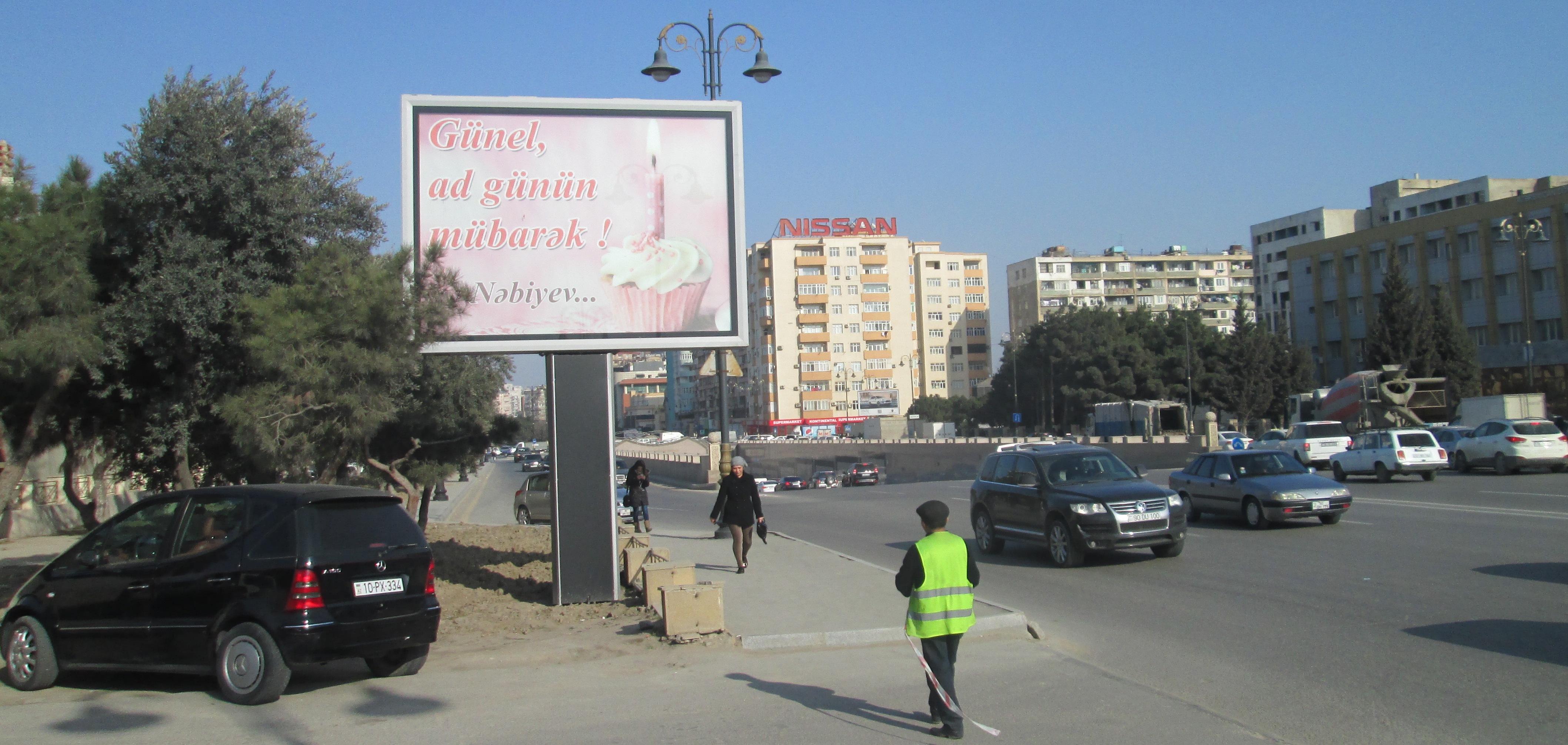 Şəhərin mərkəzində Güneli belə təbrik etdilər - FOTO