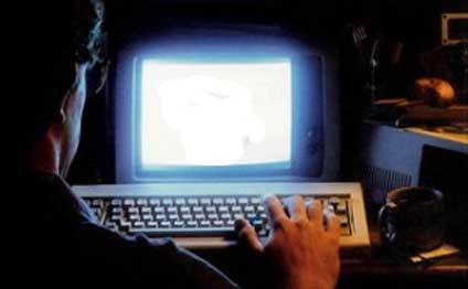 “Facebook”da qadın manyakı tutuldu