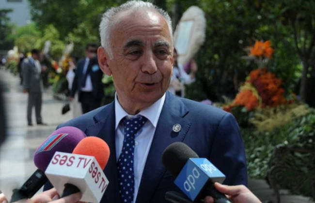 Metro stansiyalarının keçidlərində ticarətlə məşğul olan şəxslərə alternativ yerlər təklif olundu