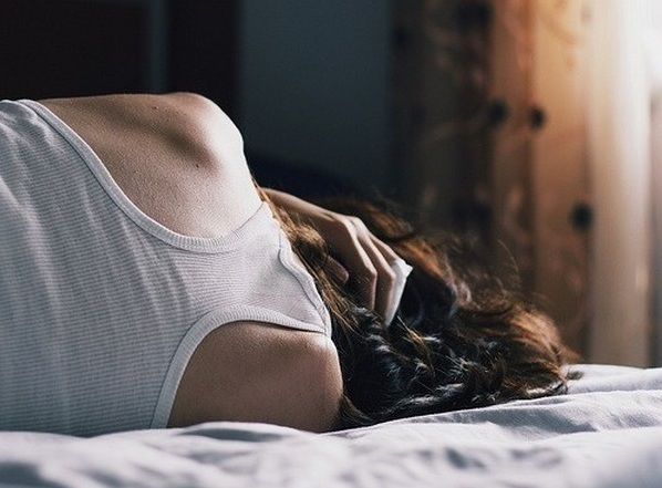 17 yaşlı azərbaycanlı qızın dəhşətli intiharı