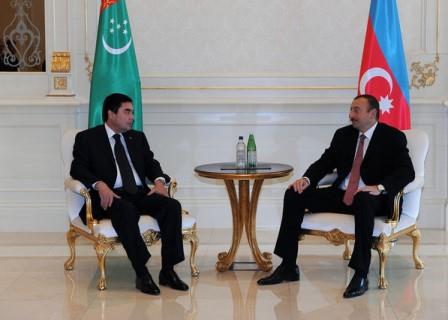 İlham Əliyev türkmən həmkarını Azərbaycana dəvət etdi