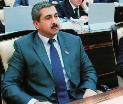 Məcburi köçkünlər Etibar Hüseynovun mandadıtının ləğvini istəyirlər -  ETİRAZ 