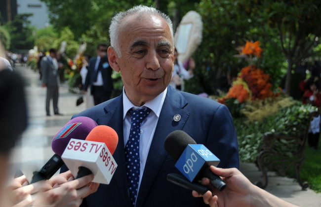 Hacıbala Abutalıbov prezidentin çıxışından sonra tədbir görməyə başladı
