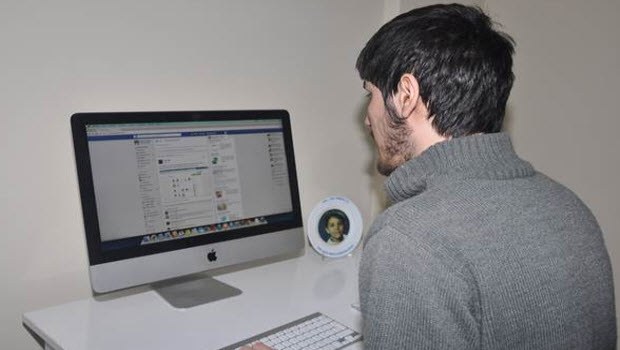 Tələbə “Facebook”dan 12 min dollar qazandı