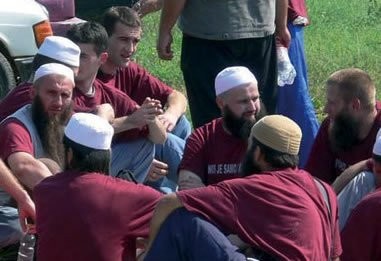 Salyanda vəhabinin saqqalını qırxdılar