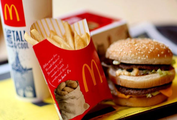 “Mc Donalds” onun məhsulunda qurd tapan şikayətçidən 1 milyon manat istəyir